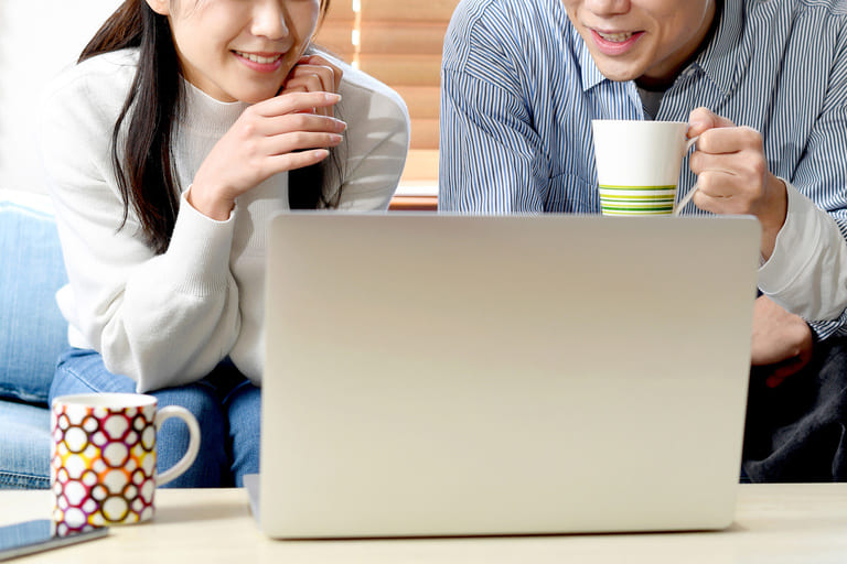 坂口健太郎とリサの出会いと共演の経緯