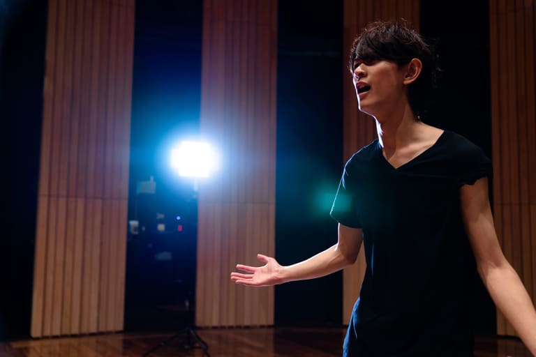 賀来賢人のCMギャラは5000万円!CM王の年収と人気の秘密を徹底解説