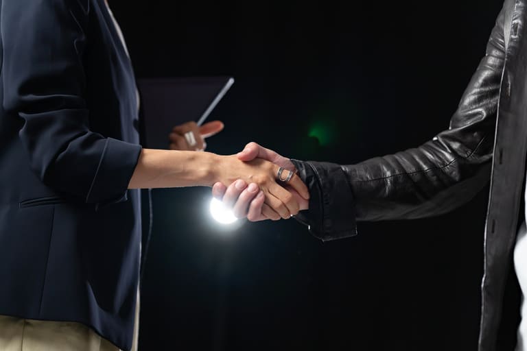 賀来賢人のCM出演本数が凄い！2025年は17社