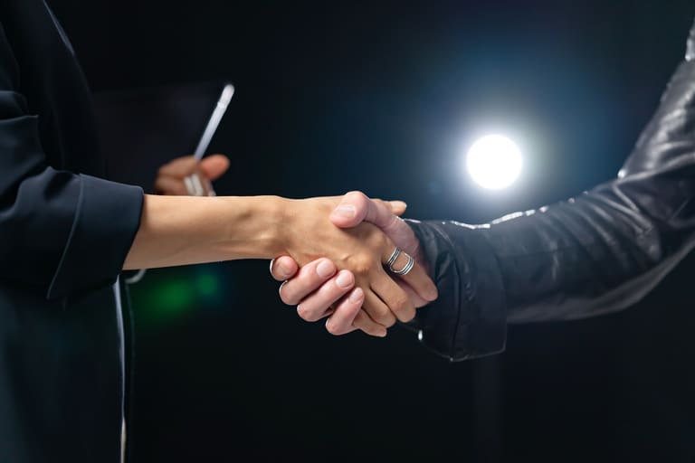 タレント起用が向いている企業とは？