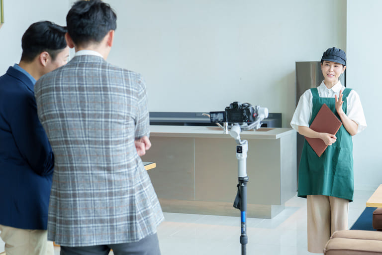キャスティング会社にイベント出演キャストを依頼する方法