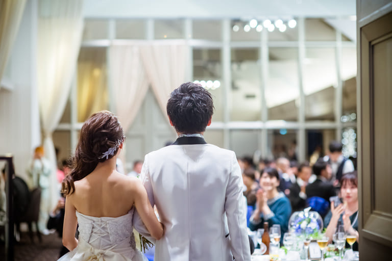 結婚式に芸能人を呼びたい人必見！キャスティング会社の依頼方法・費用相場